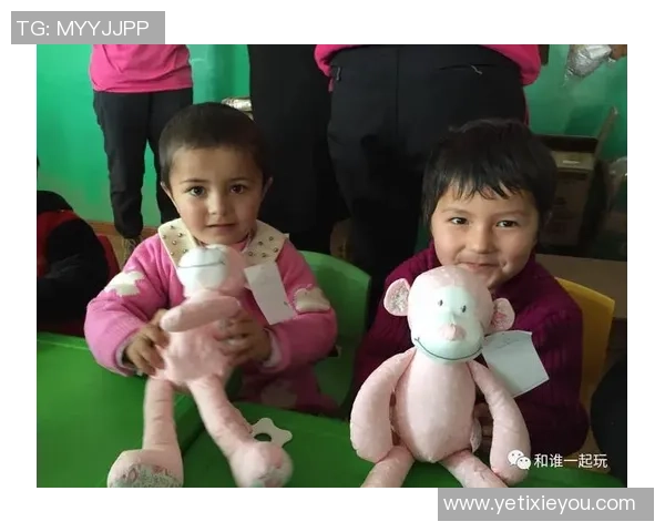 喀什足球球星娃娃闪耀登场 激发少年热情与梦想的力量